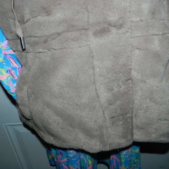 Industry Republic clothing Faux fur hooded Vest Taupe S/P - Picture 5 of 15